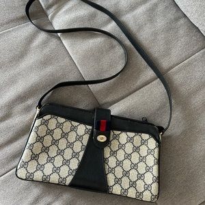 Authentic Vintage Gucci Crossbody Bag/Shoulder Bag Navy with Original Dust Bag